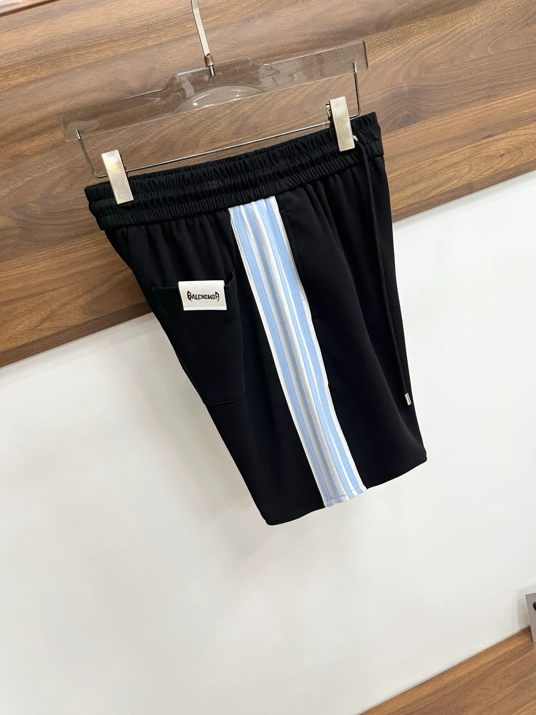 Balenciaga 🧊 2026 Spring and Summer New Arrival Casual Shorts! The official website will be released simultaneously. Brand Classic LOGO casual pants, customized fabrics, excellent comfort and strong touch. Highly recognisable, perfect appearance and craftsmanship. Size: M-3XL H 2026New Arrival first release